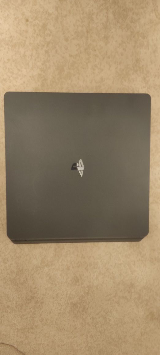 Vând PS4 Slim 500 GB