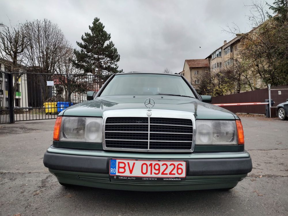 Mercedes W 124 300 TE 4 MATIC Retromobil