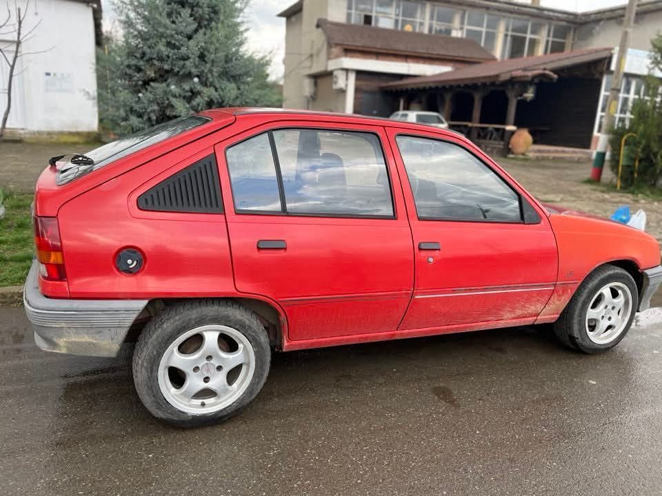 Opel Kadet 1.3 бензин