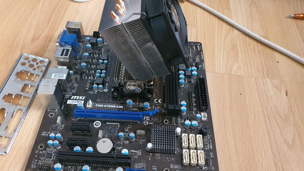 дънно FM2 със процесор A8 5600k