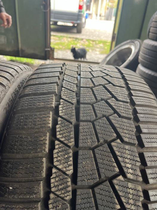 Хубави зимни гуми 275.35.20 Континентак