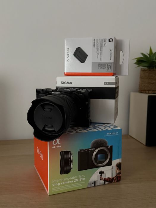 Bundle Sony ZV-E10 + Sigma 18-50 f/2.8, Ca Nou + Accesorii