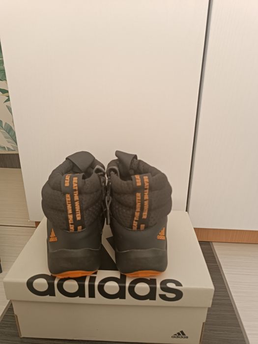 Апрески/боти за момче Adidas, номер 26