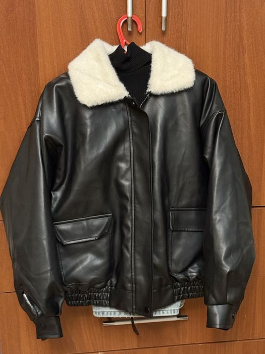 Женская зимняя кожаная куртка с белым мехом, отличное состояние