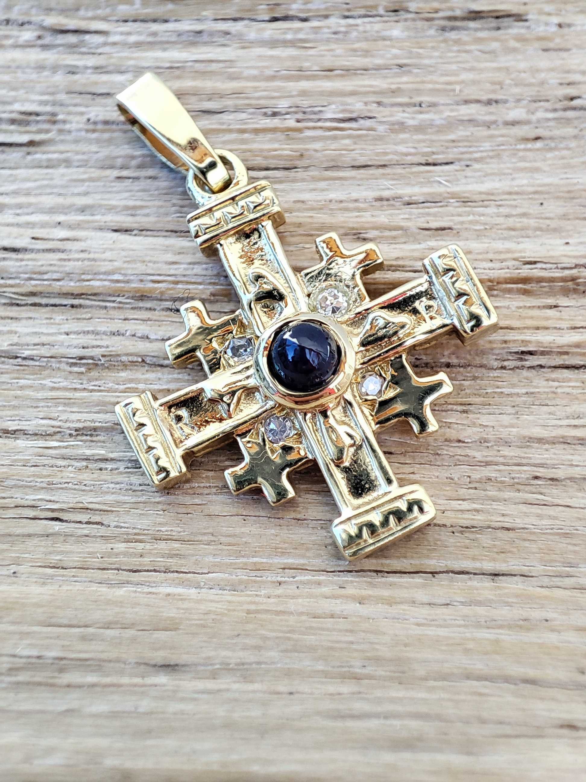 Cruciulita Cruce Aur 14K Jerusalem Cu Safir Cabochon Si Diamante