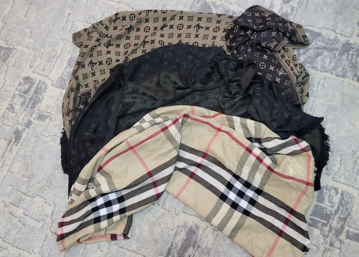 Шал, портмоне, раница, чанта louis vuitton