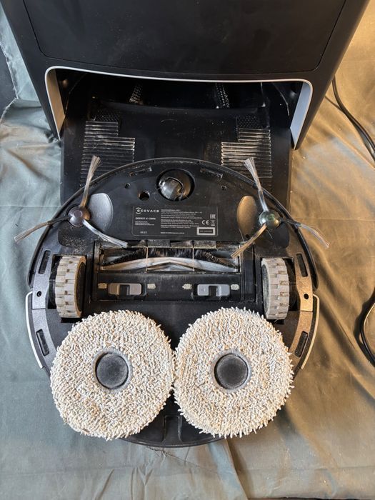 Robot aspirator ECOVACS DEEBOT X1 OMNI cu funcție de spălare