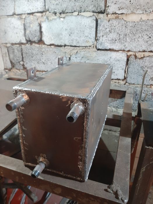 Продаю расшительные баки