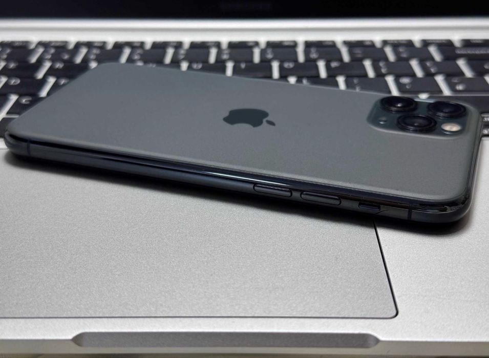 iphone 11 Pro  256 GB  93 % Bateria