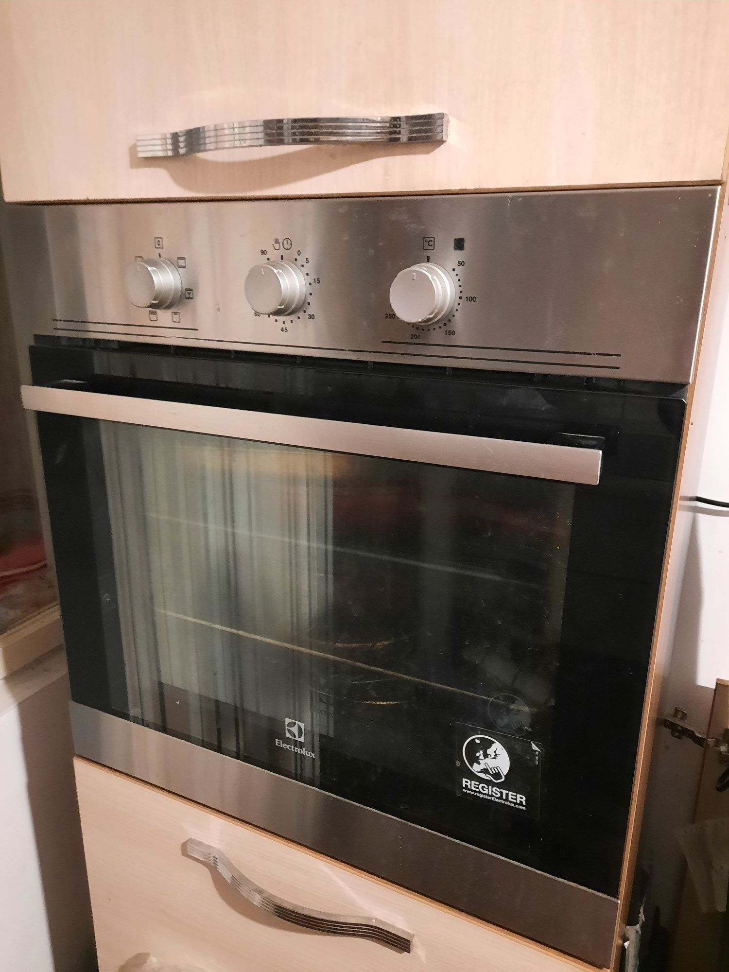 Cuptor incorporabil Electrolux, clasa A, capacitate mare 70l