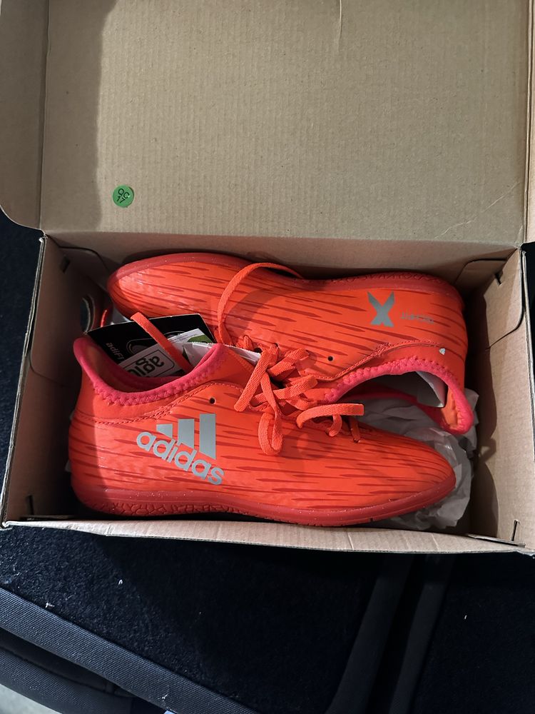 Мратонки за футбол adidas 34 номер