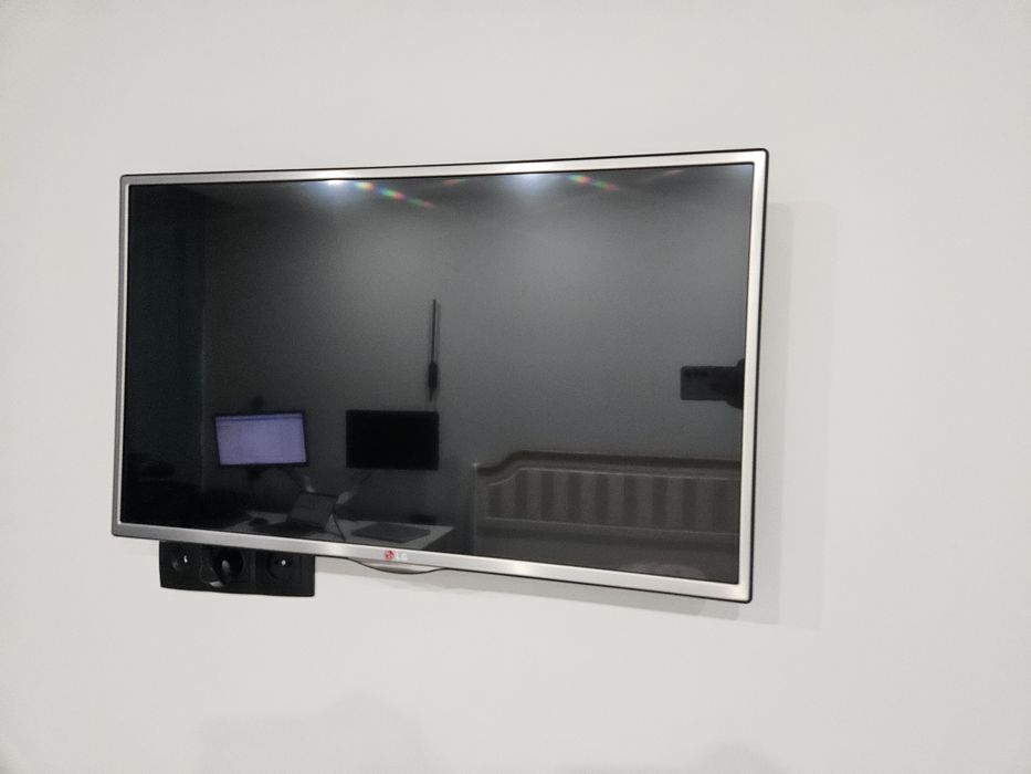 Телевизор LG 35диагонал