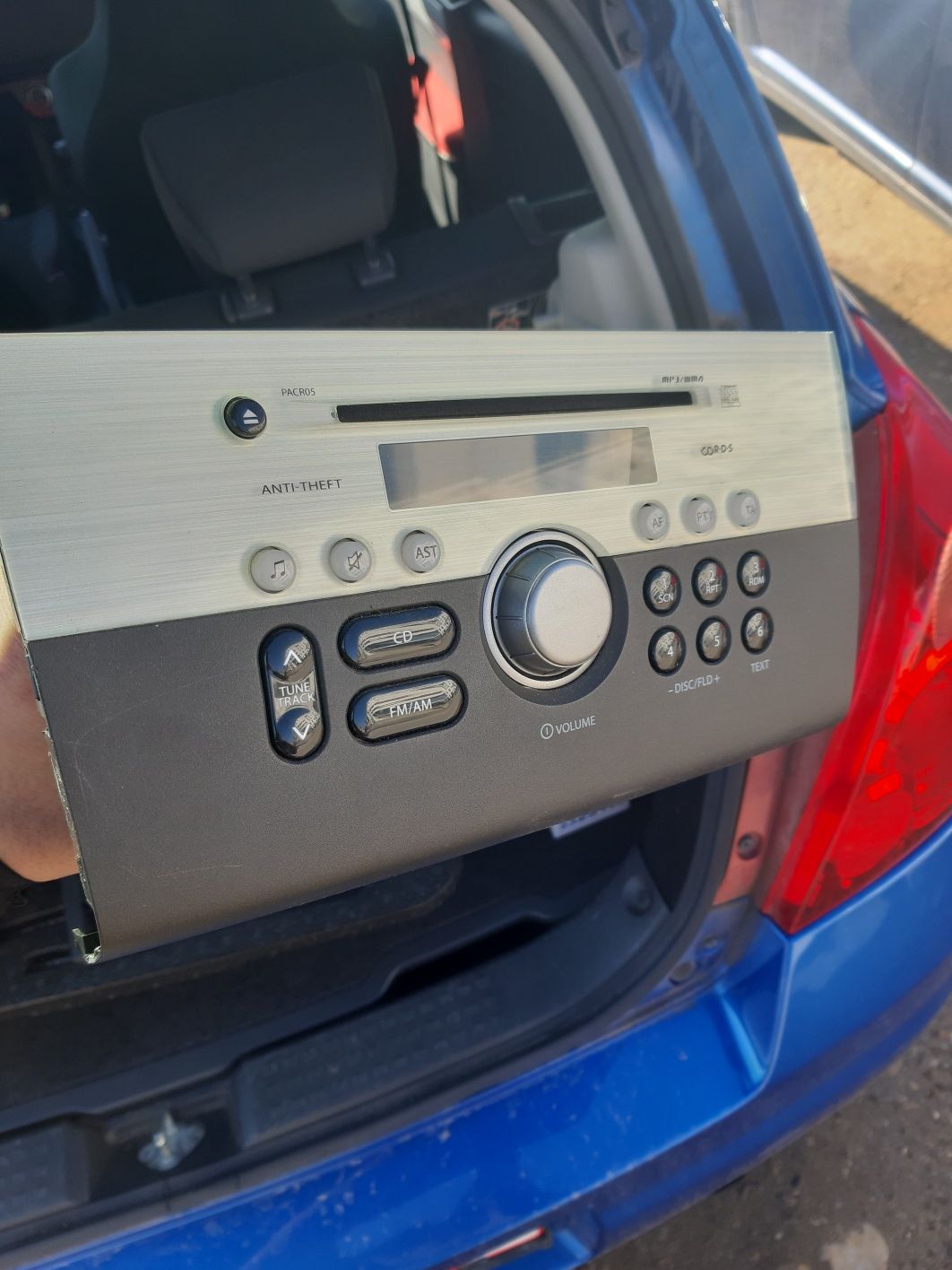 Radio cd player casetofon auto mp3 Suzuki Swift 2004 - 2009 impecabil