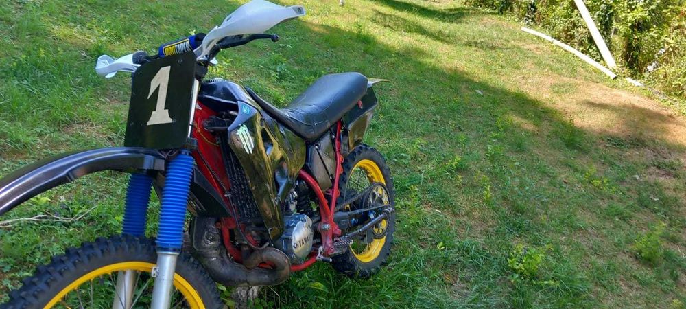 Motocicleta enduro Yamaha 125 cmc