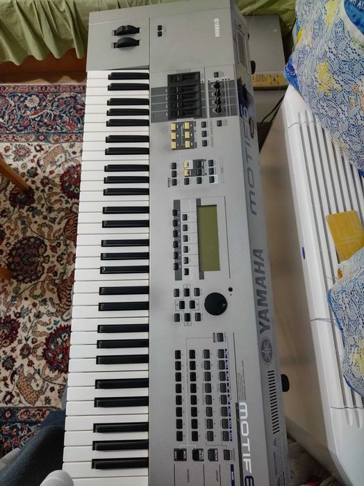 Продава се YMAHA moTIF 6 - За повече информация на посочения телефон!