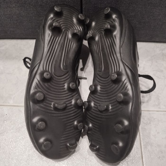 Детски футболни бутонки