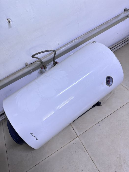 Продается аристон водонагреватель 80л