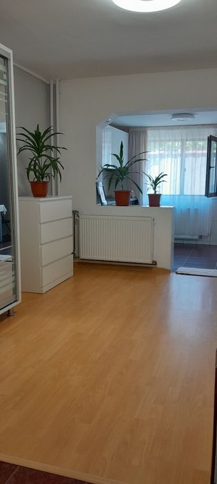 Dau în chirie apartament cu o camera