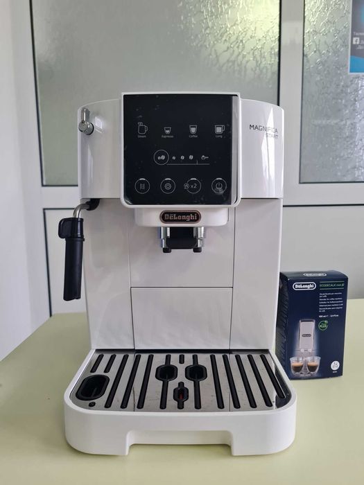 Кафемашина DeLonghi  нова