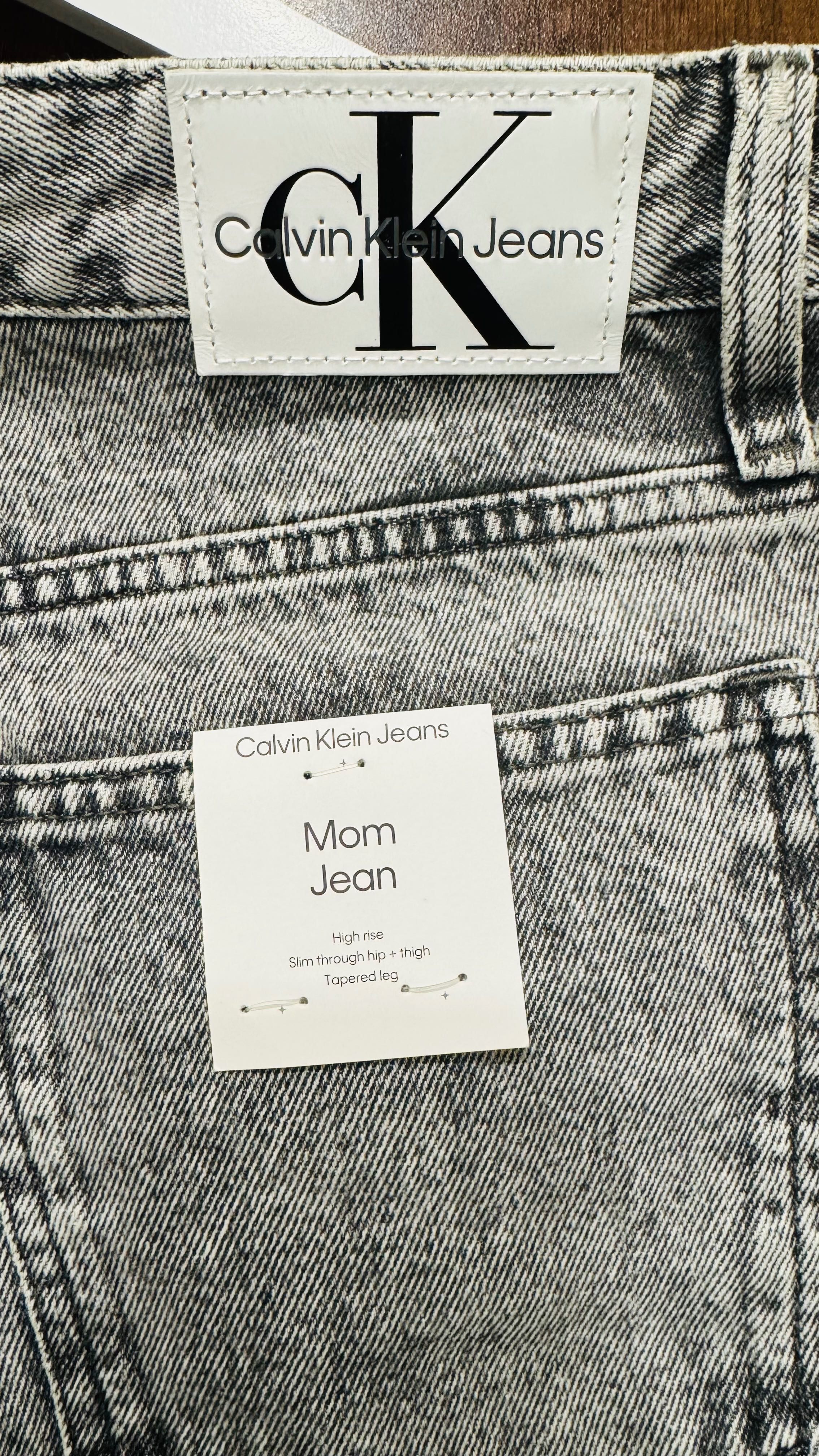Calvin Klein mom jeans нови и оригинални