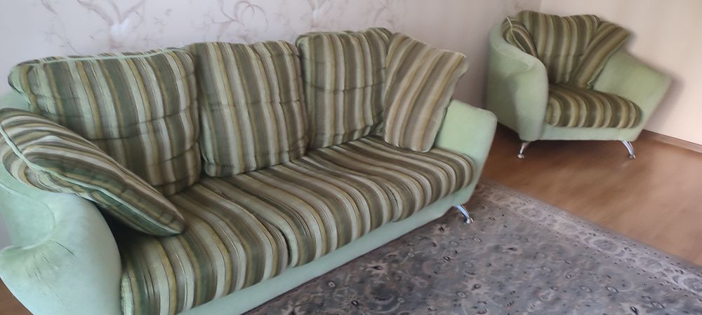 Продам мягкий уголок Диван и кресло