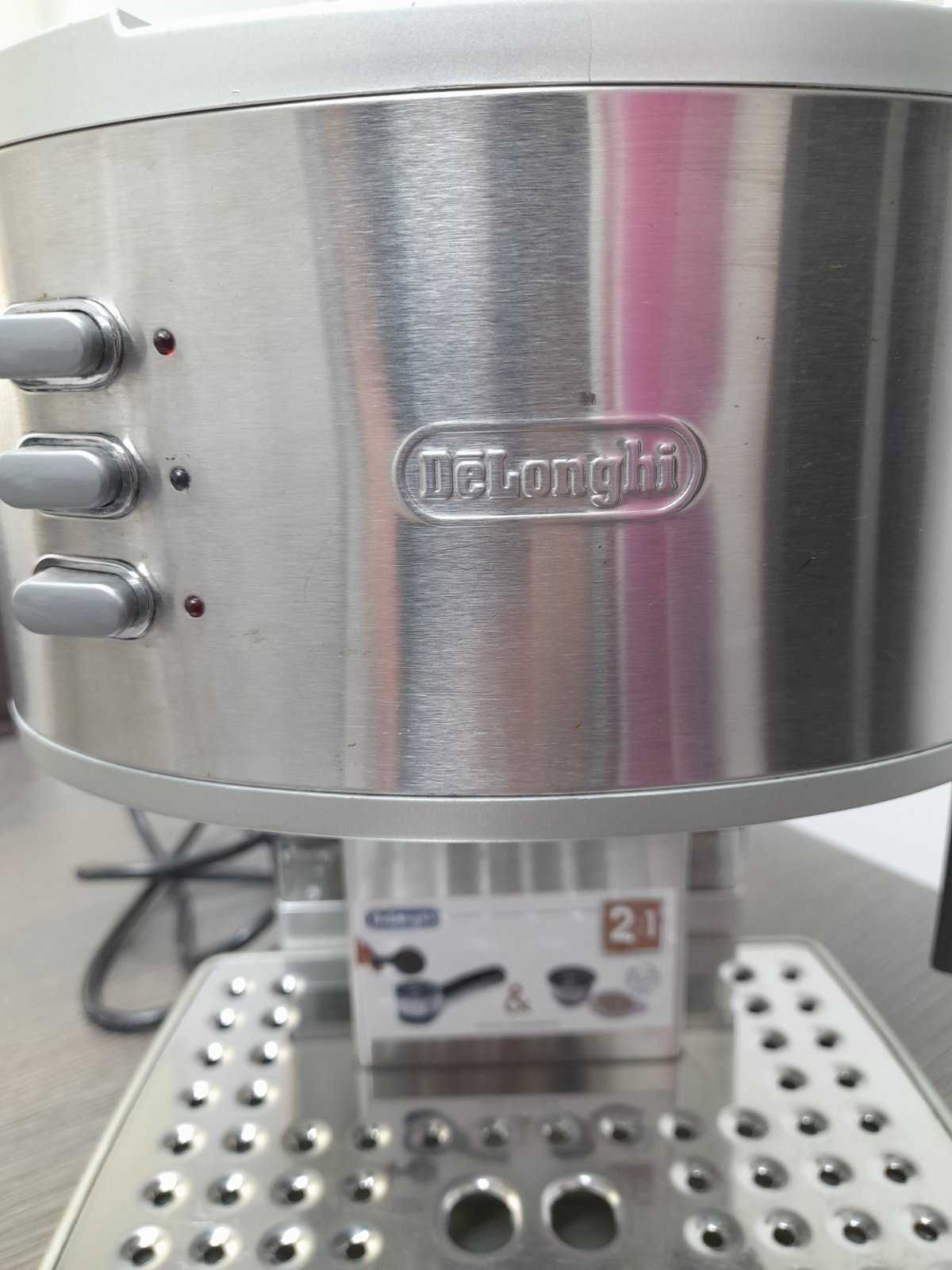 Кафемашина DELONGHI и ЧИСТО НОВИ  немски електрически  кани  1.7 L