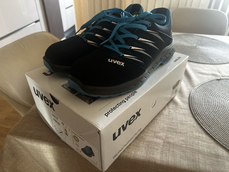 Работни обувки UVEX