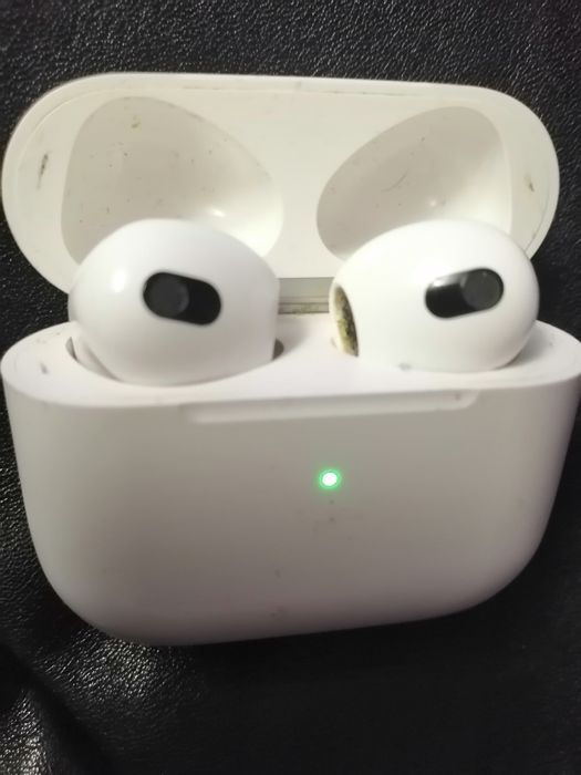 Беспроводные наушники.