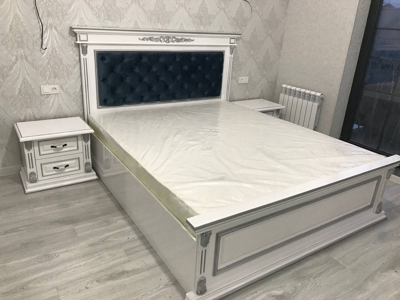 Двуспальная кровать