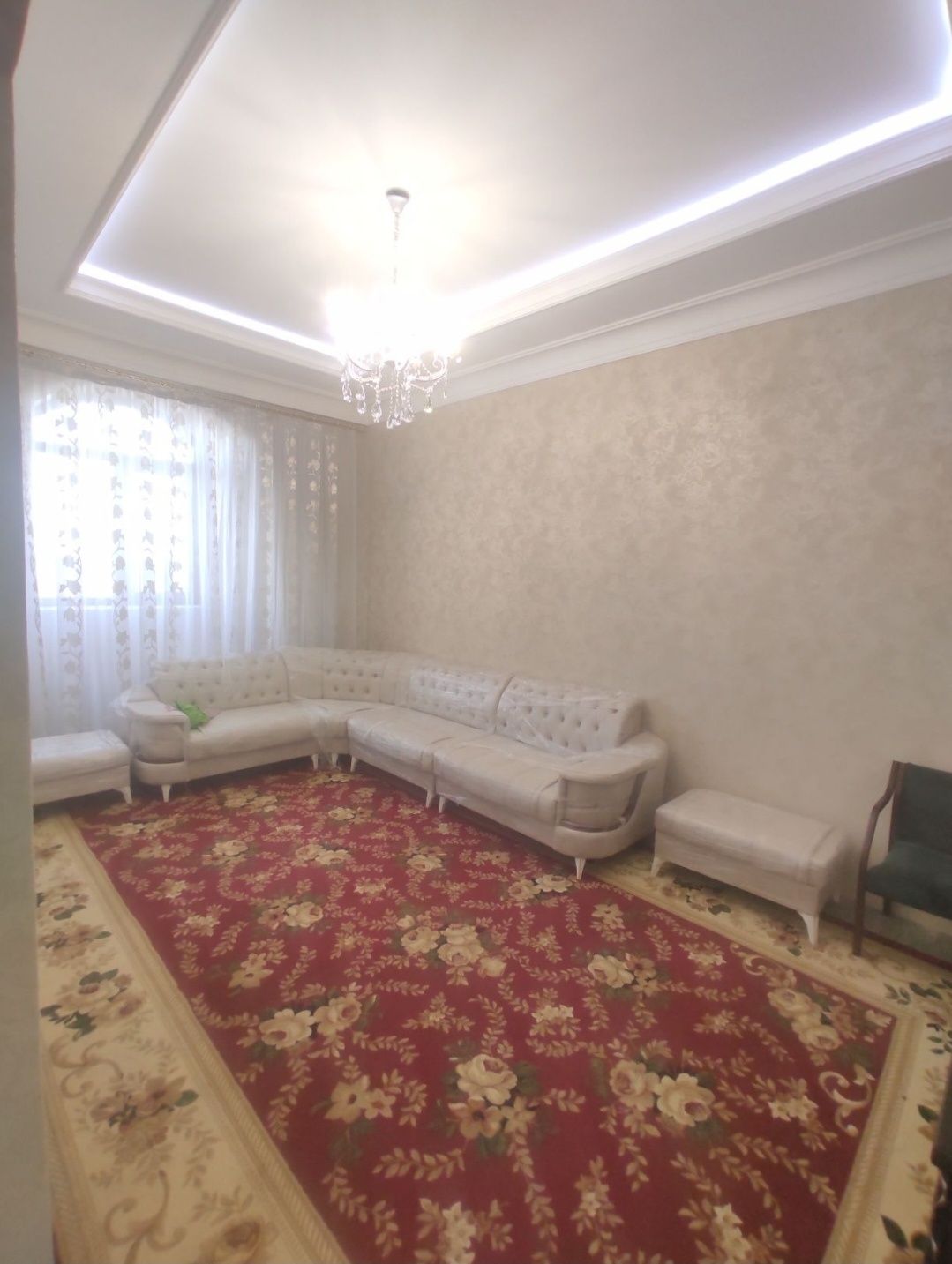 Chilozorda varyat kup bu Farxadiskiy choraxada 2 xona 68 m2 narx 600$