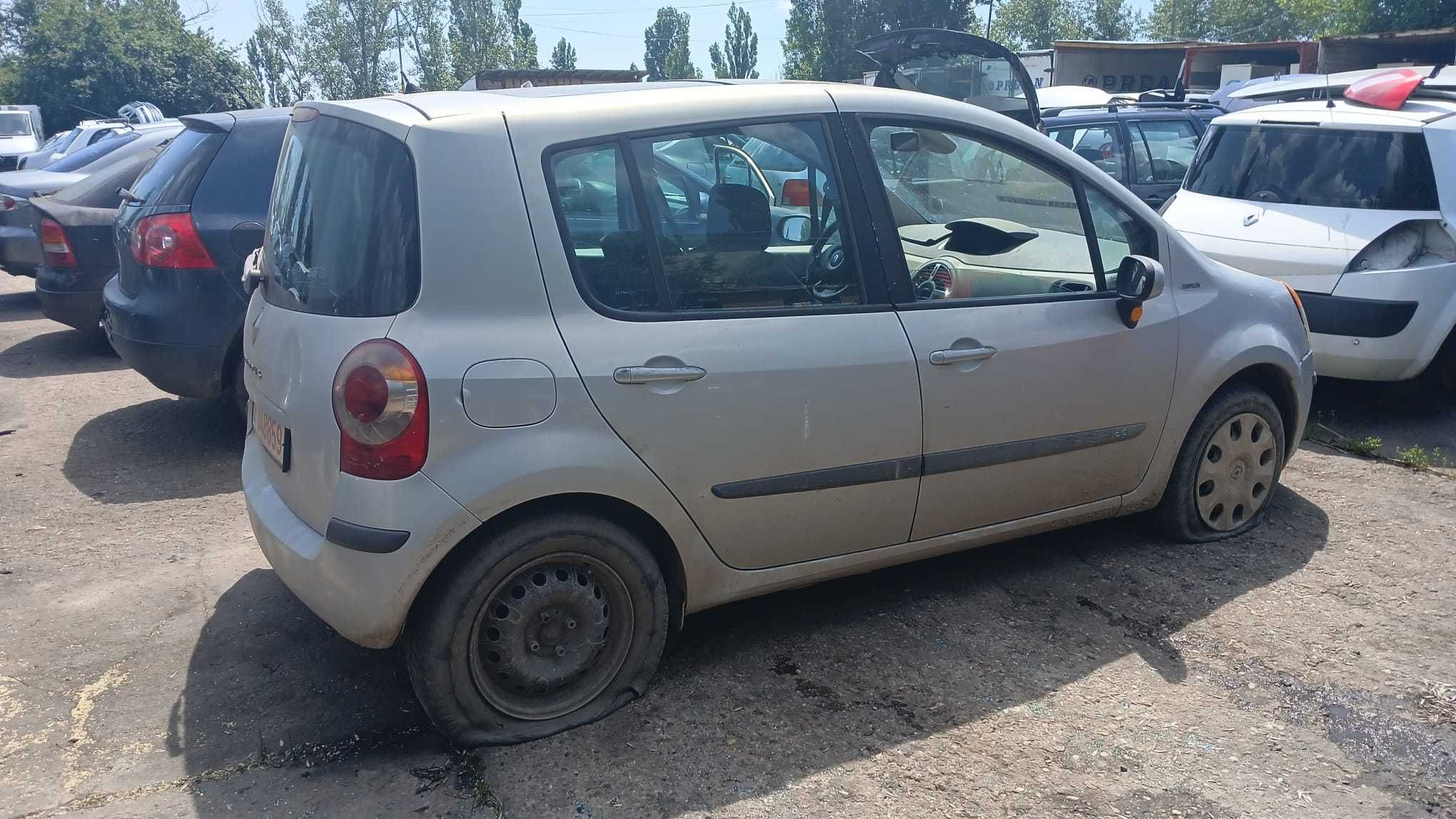 Dezmembrez Renault Modus 1.5 Diesel Euro 3 Din 2006 - 60 KW