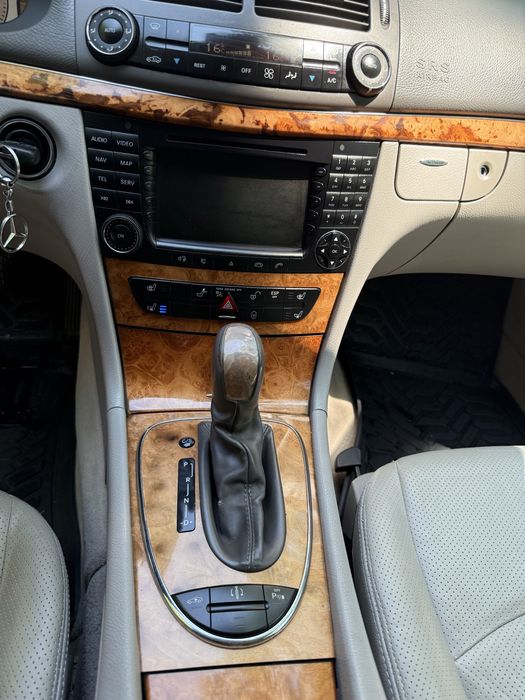 Vand/schimb/ auto/moto mercedes w211 E-class 4matic