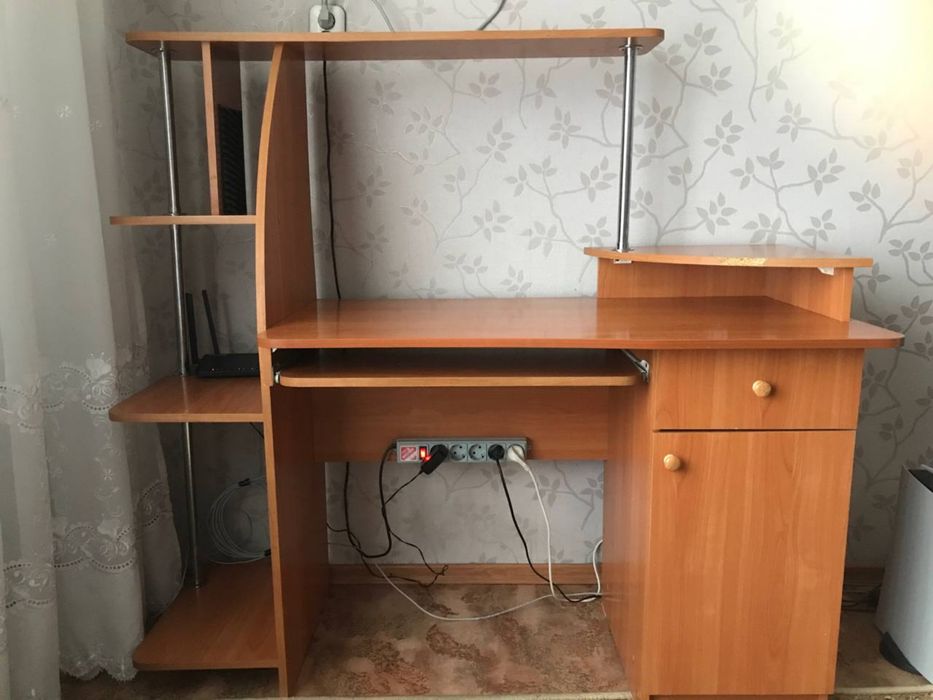 Продам компьютерный стол