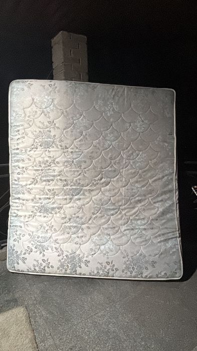 Отдам матрас 180х200