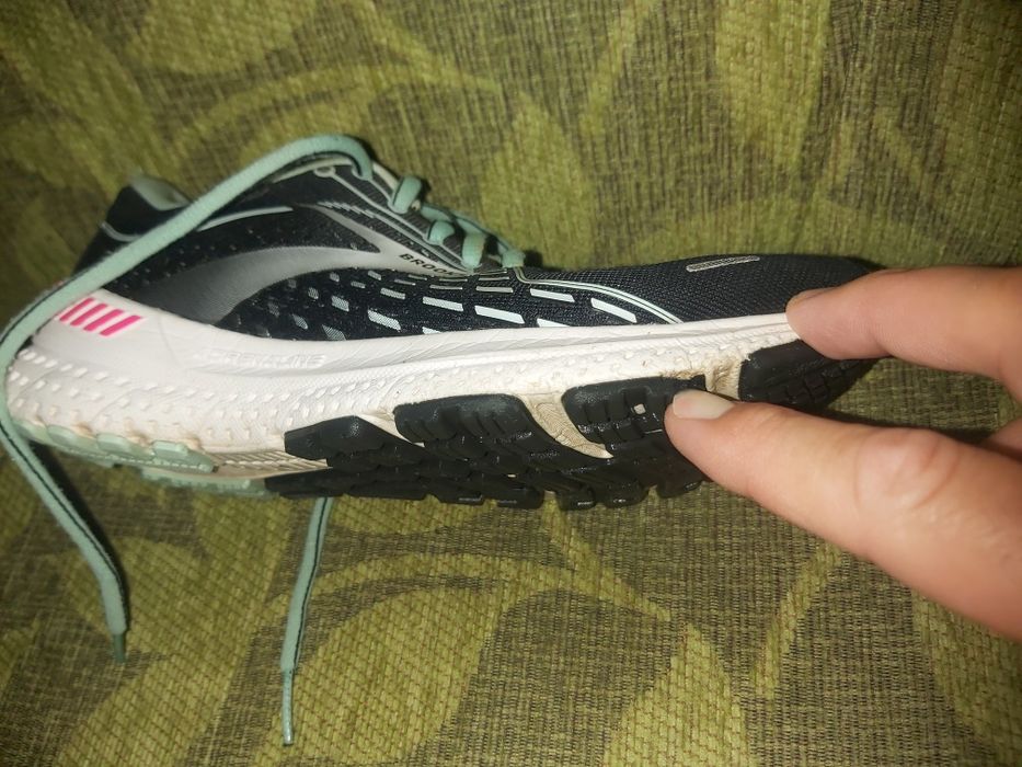 Маратонки Asics, Adidas Duramo 10, Brooks и кецове Converse