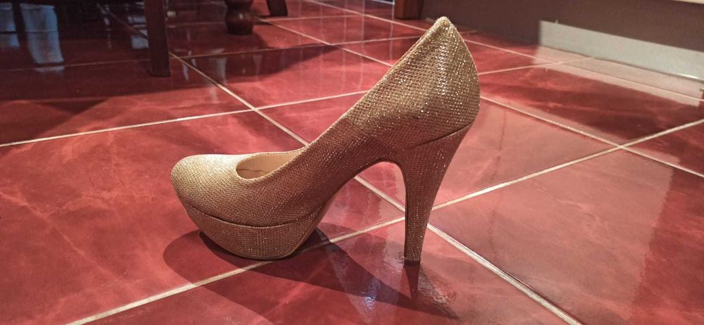 Pantofi cu platformă și toc, aurii cu sclipici