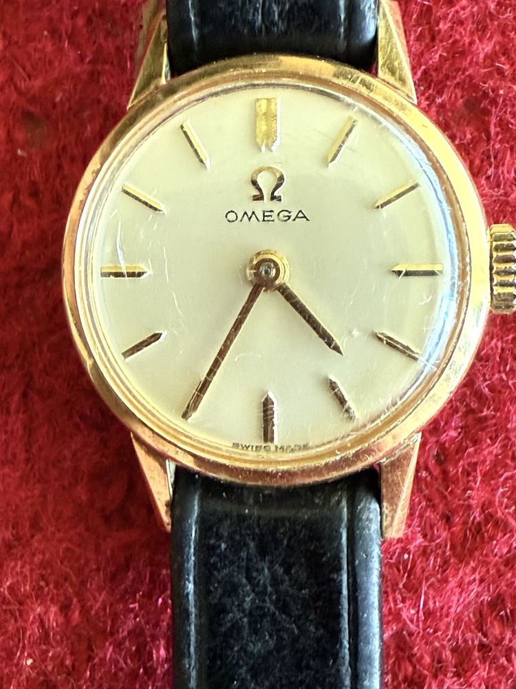 Часовник Omega 1960 г позлатен дамски работещ. Автентичен!
