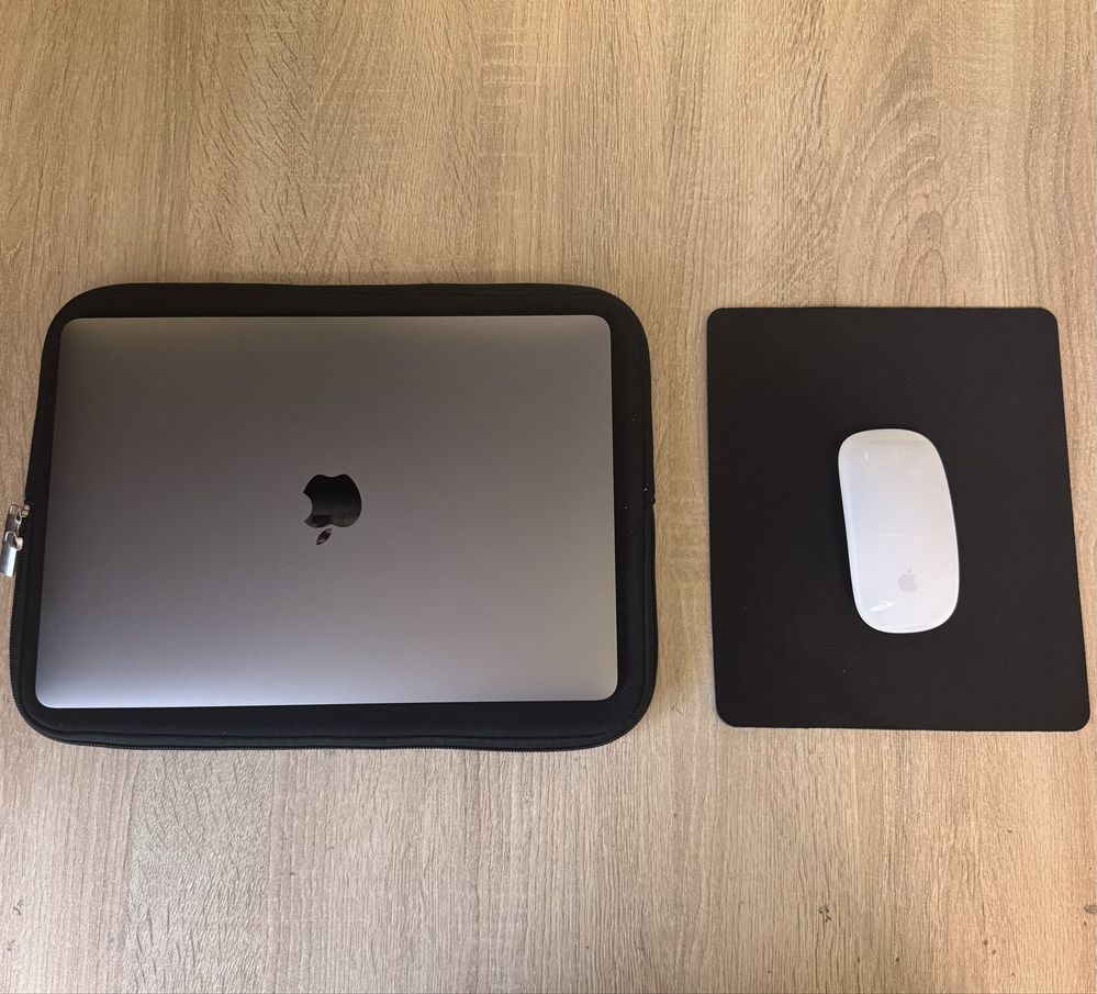 Продавам MacBook Air 13.3” M1 (2020) + аксесоари