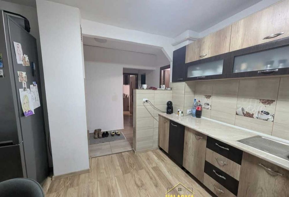 Vand apartament cu 3 camere mobilat carpati 2 et. 2