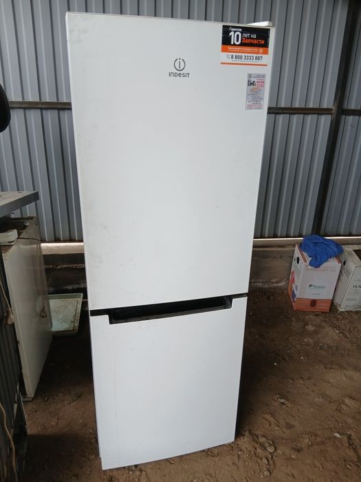 Холодильник Индезит Доставка есть.