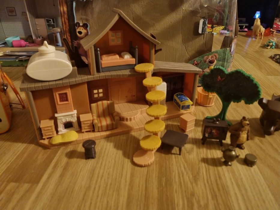 Masha si Ursul, împreună cu prietenii lor din padure