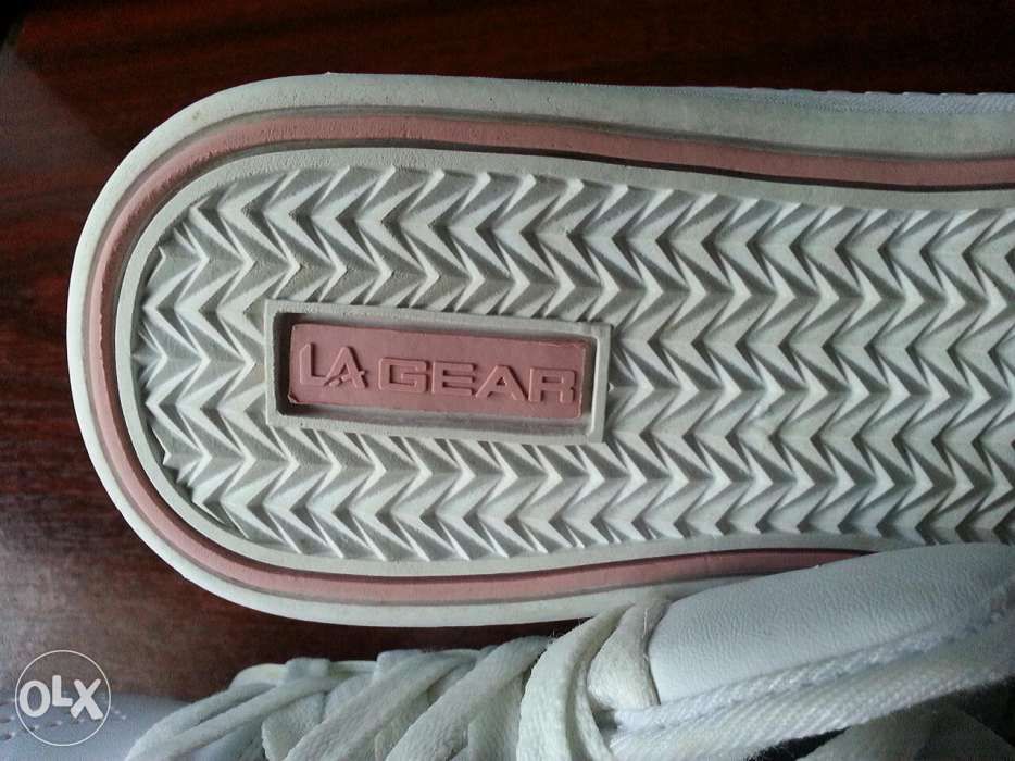 Adidasi .'''LA GEAR'' Nr.41 ( talpic 26 cm )