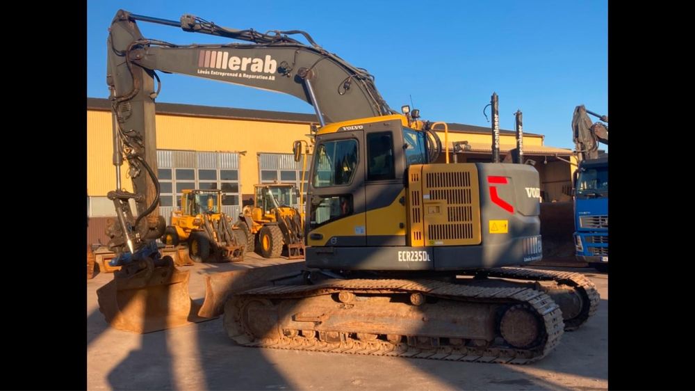 Excvator volvo ecr 235 cu sistem gps si rototilt