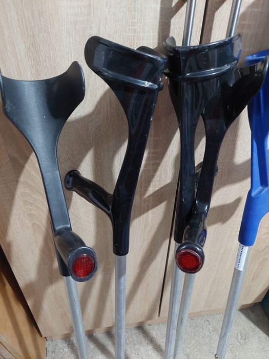 Carja,carje medicale reglabile pe inaltime