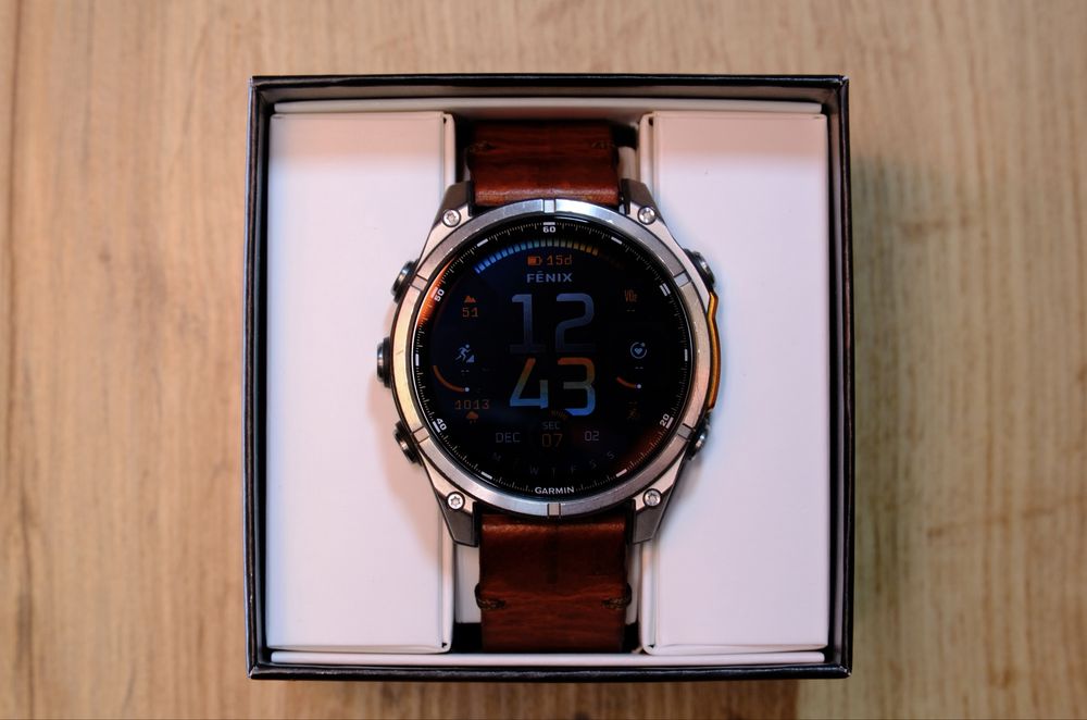 Garmin Fenix 8 AMOLED Sapphire Titan Orange 47mm
