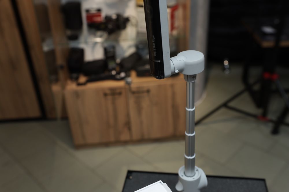 Стабилизатор Insta360 Flow