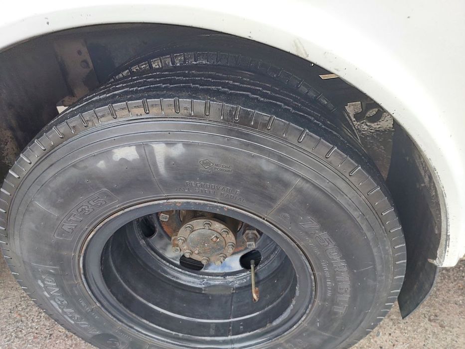 Isuzu srochno sotiladi