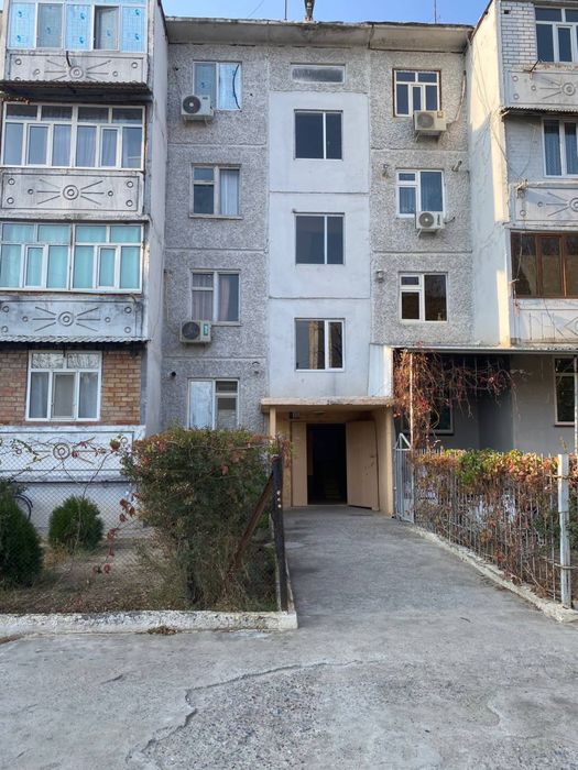 Srochno Bekobod 13- daxada kv sotiladi