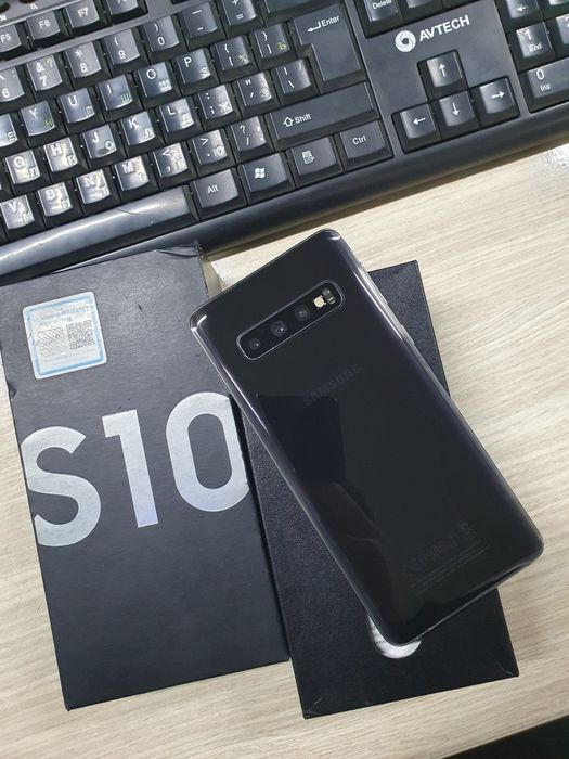 Samsung S10 8/128Gb продам
