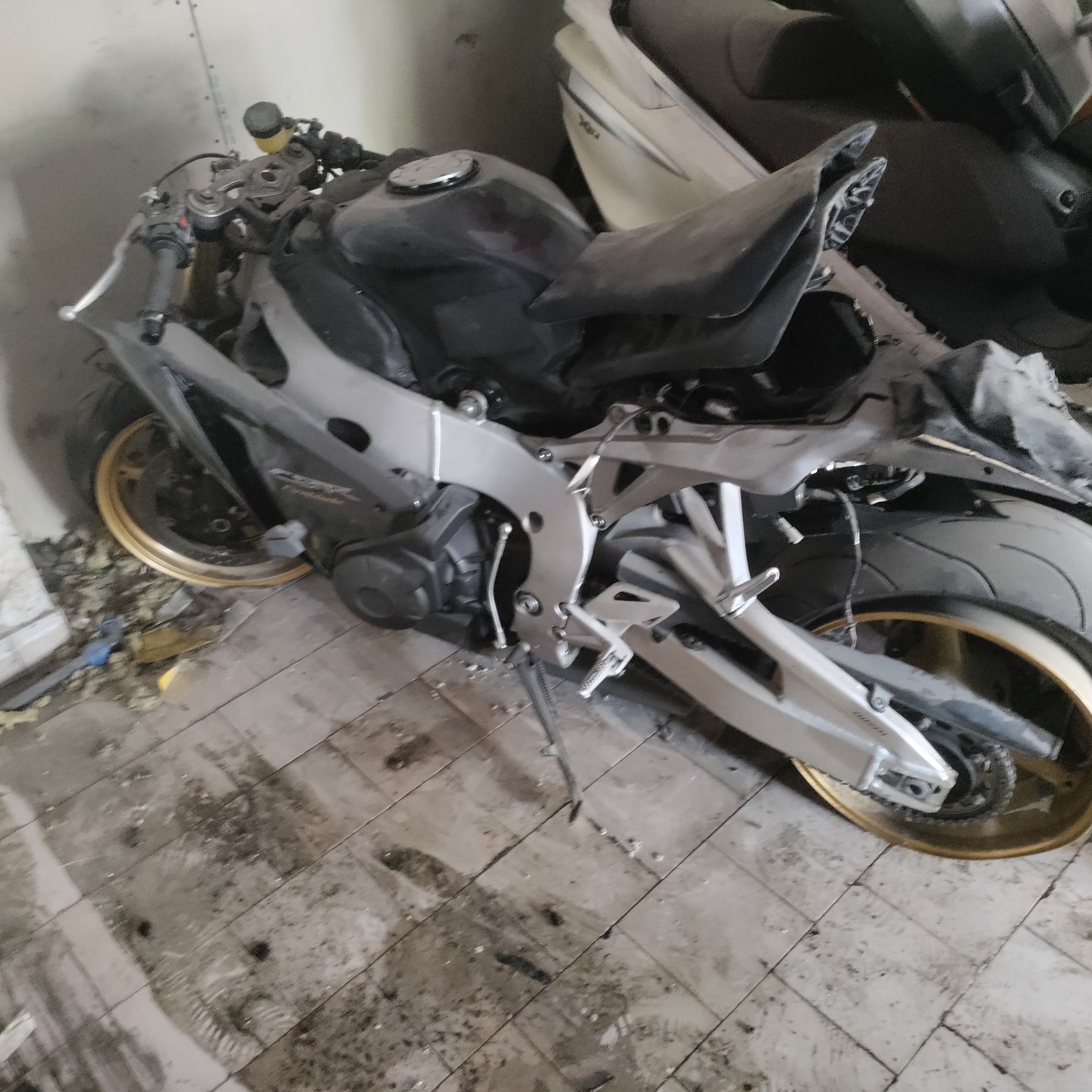 Honda CBR1000RR на части